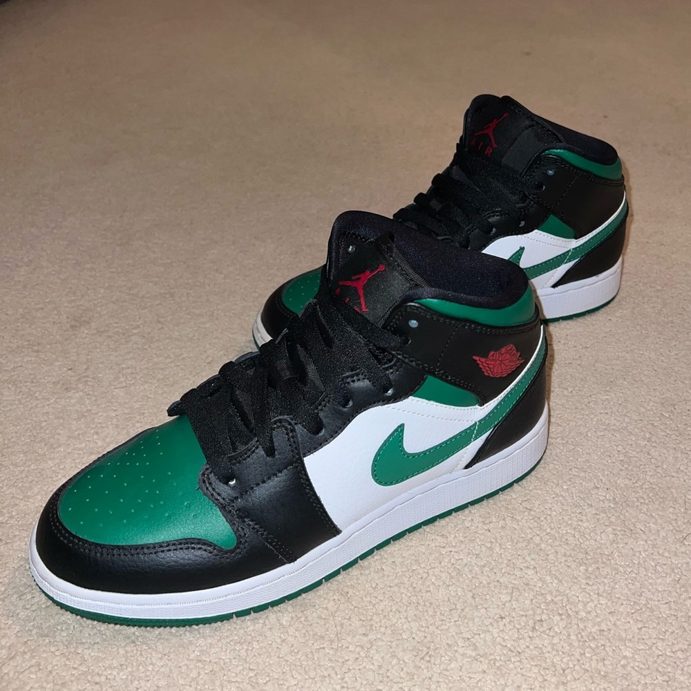 Nike Air Jordan 1 Mid Pine Green Sneakers